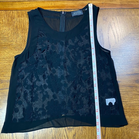 ASTR The Label Black Sleeveless Sheer Floral Top
Size: S - Picture 5 of 11